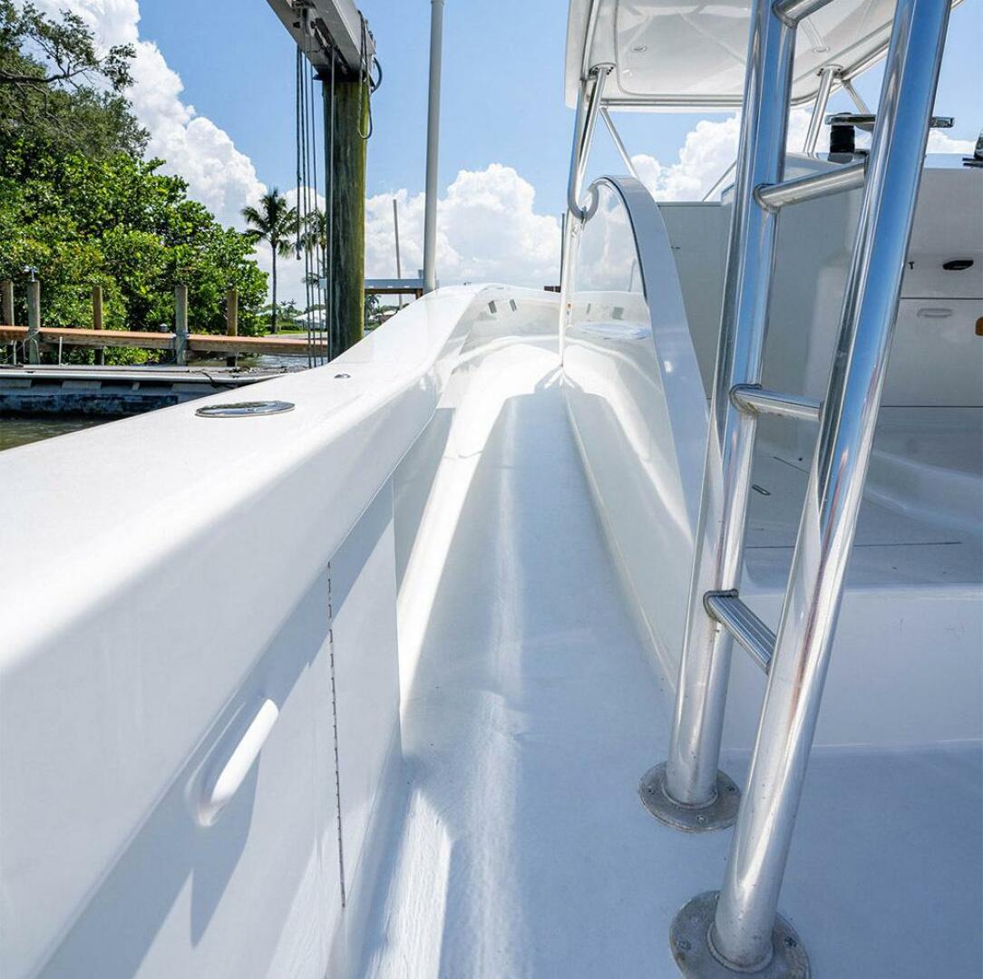 Custom Carolina-American Custom Yachts Walk Around 2009-La Condesa Stuart-Florida-United States-3745715 | Thumbnail
