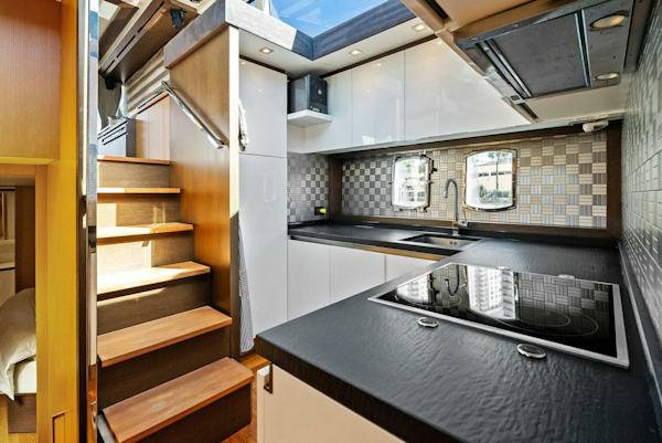 Absolute-64 2013-Blue Daksa North Miami Beach-Florida-United States-5693881