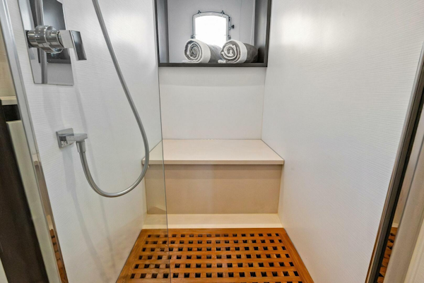 Absolute-64 2013-Blue Daksa North Miami Beach-Florida-United States-5693893