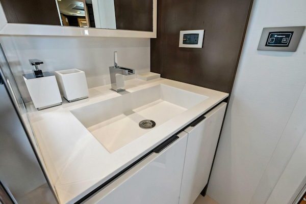 Absolute-64 2013-Blue Daksa North Miami Beach-Florida-United States-5693895