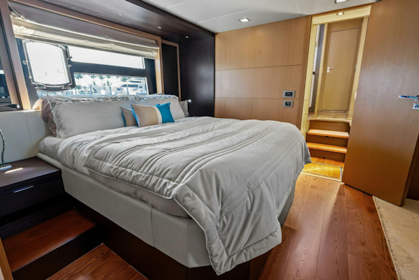 Absolute-64 2013-Blue Daksa North Miami Beach-Florida-United States-5693886
