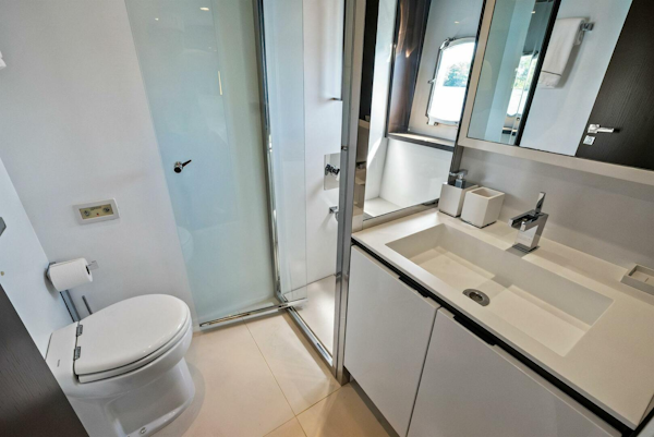 Absolute-64 2013-Blue Daksa North Miami Beach-Florida-United States-5693894