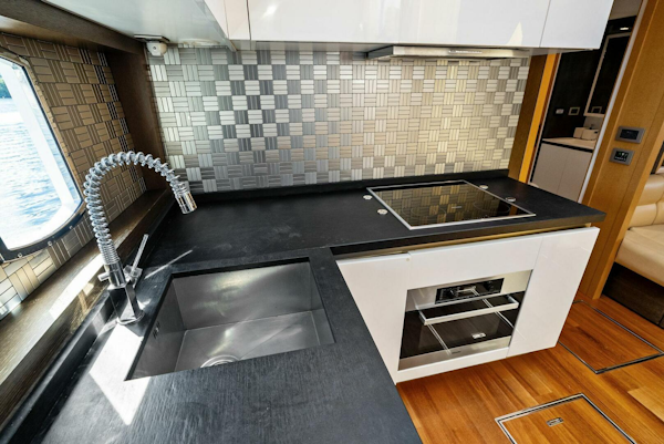 Absolute-64 2013-Blue Daksa North Miami Beach-Florida-United States-5693882