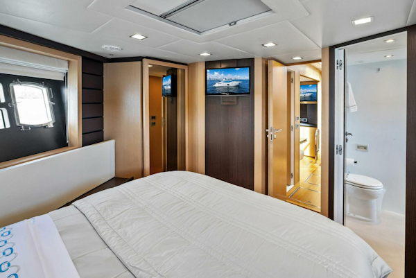 Absolute-64 2013-Blue Daksa North Miami Beach-Florida-United States-5693890