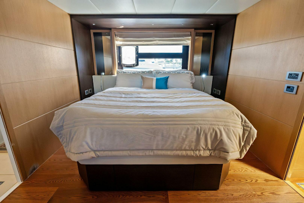 Absolute-64 2013-Blue Daksa North Miami Beach-Florida-United States-5693887