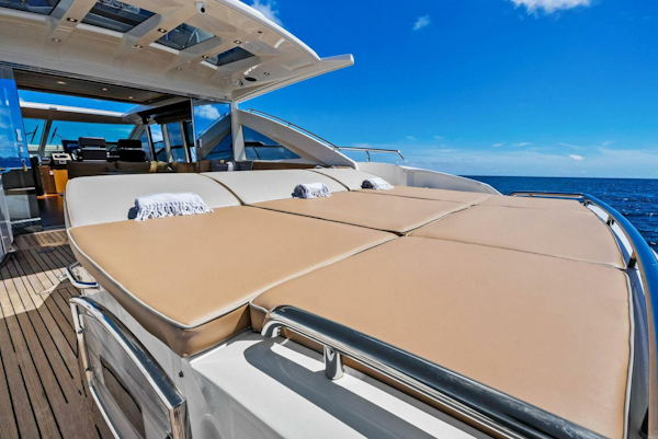 Absolute-64 2013-Blue Daksa North Miami Beach-Florida-United States-5693858