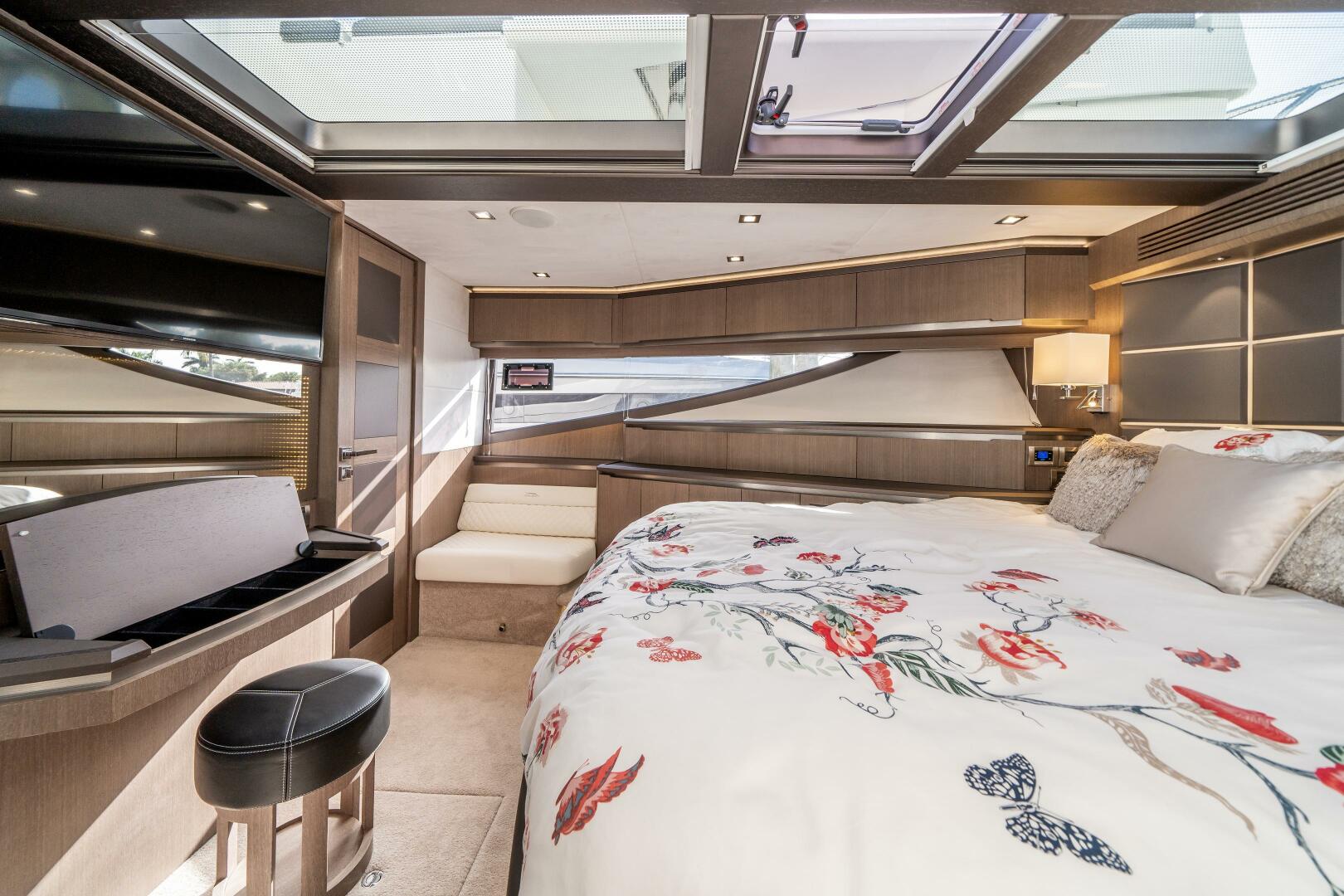 Galeon-640 FLY 2019 -Pompano Beach-Florida-United States-3806601 | Thumbnail