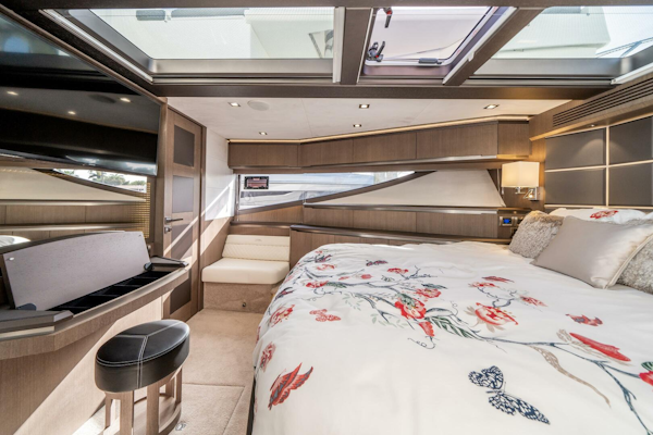 Galeon-640 FLY 2019 -Pompano Beach-Florida-United States-3806601