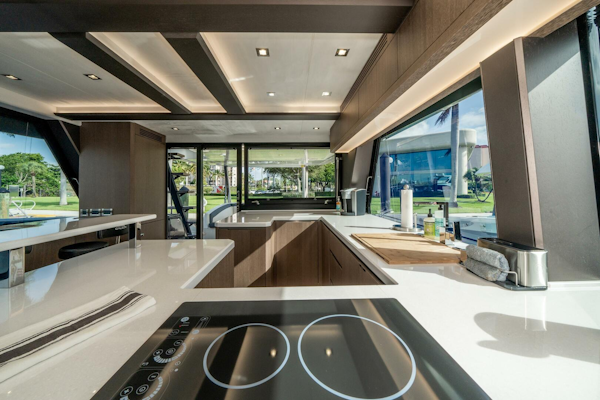 Galeon-640 FLY 2019 -Pompano Beach-Florida-United States-3806611