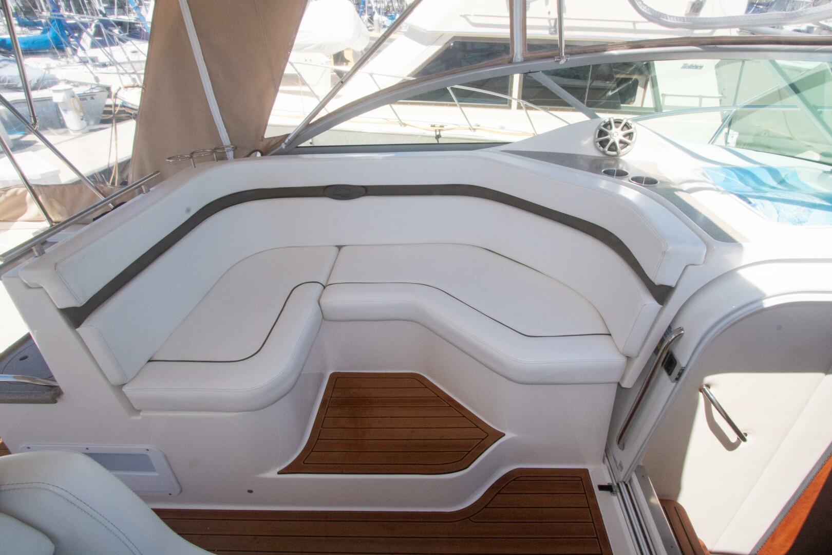 Rinker-40 Express Cruiser 2008-No Name Huntington Beach-California-United States-2008 Rinker 40 Express Cruiser-3799752 | Thumbnail