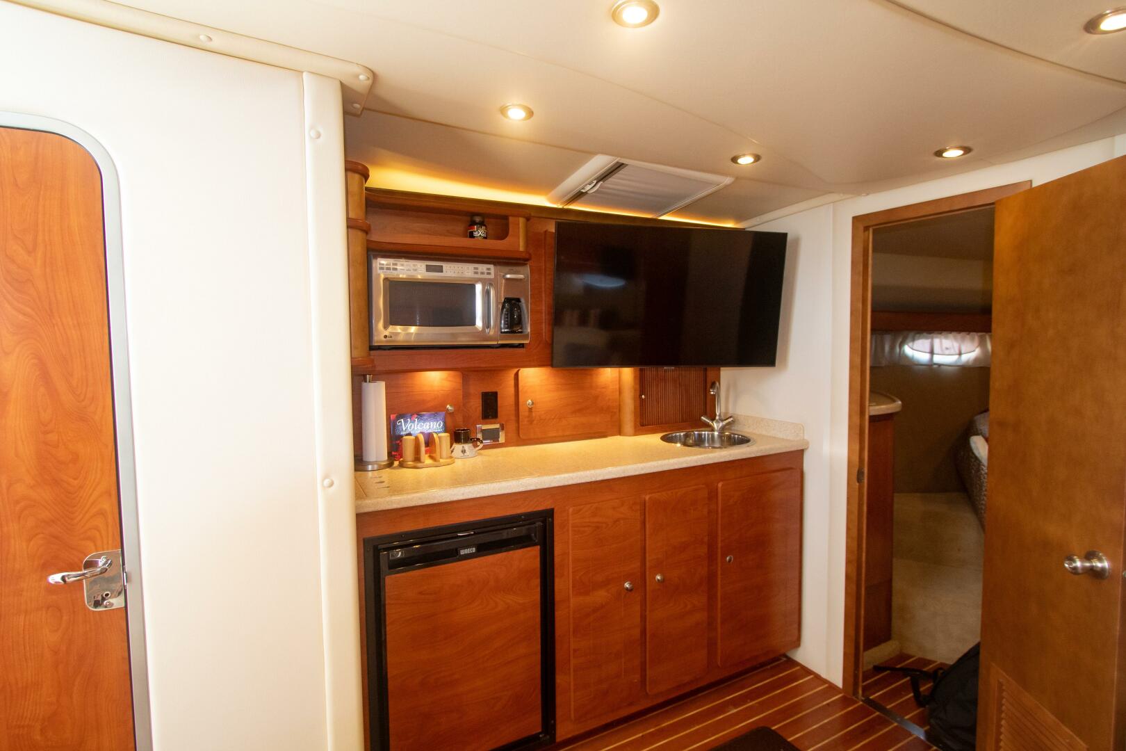 Rinker-40 Express Cruiser 2008-No Name Huntington Beach-California-United States-2008 Rinker 40 Express Cruiser-3799767 | Thumbnail