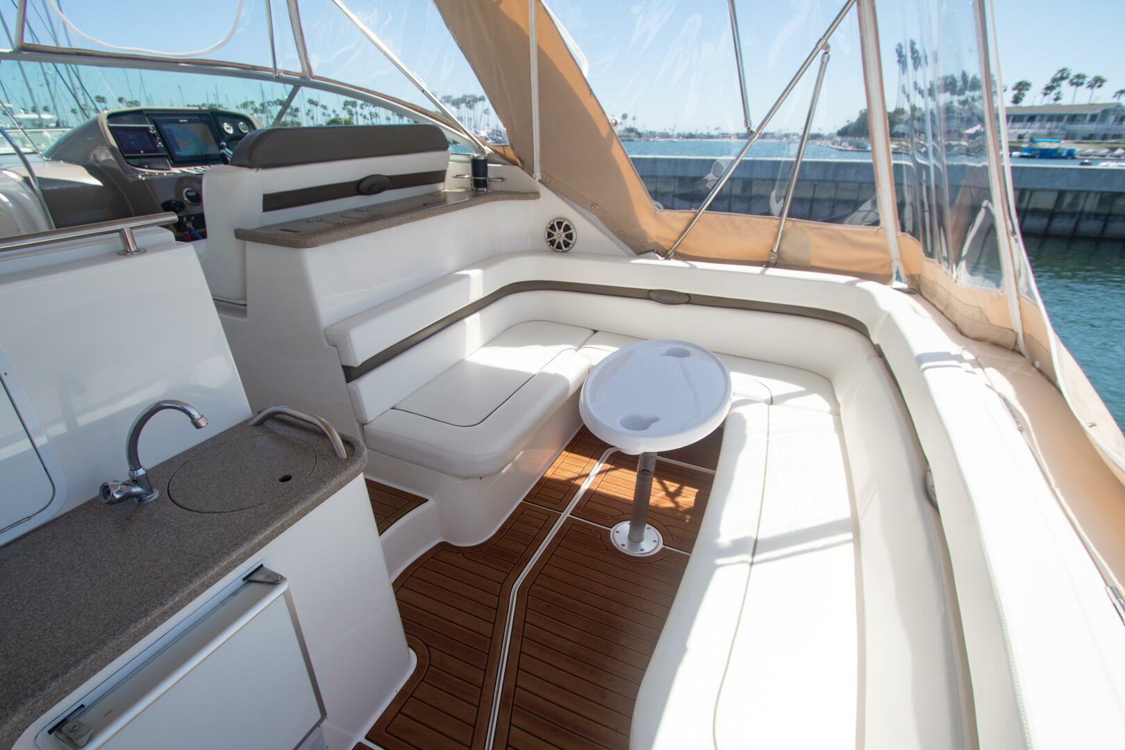 Rinker-40 Express Cruiser 2008-No Name Huntington Beach-California-United States-2008 Rinker 40 Express Cruiser-3799755 | Thumbnail
