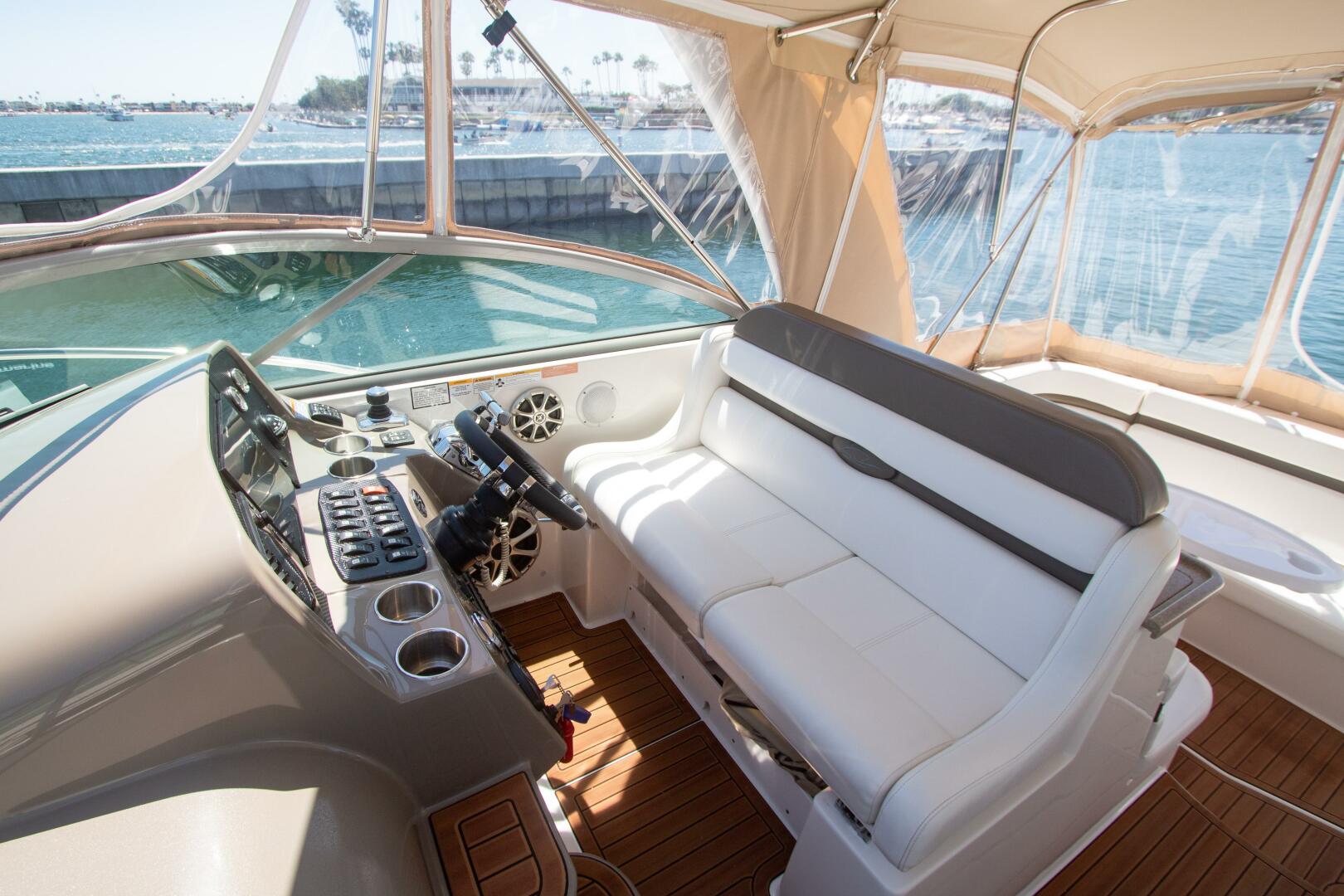 Rinker-40 Express Cruiser 2008-No Name Huntington Beach-California-United States-2008 Rinker 40 Express Cruiser-3799748 | Thumbnail