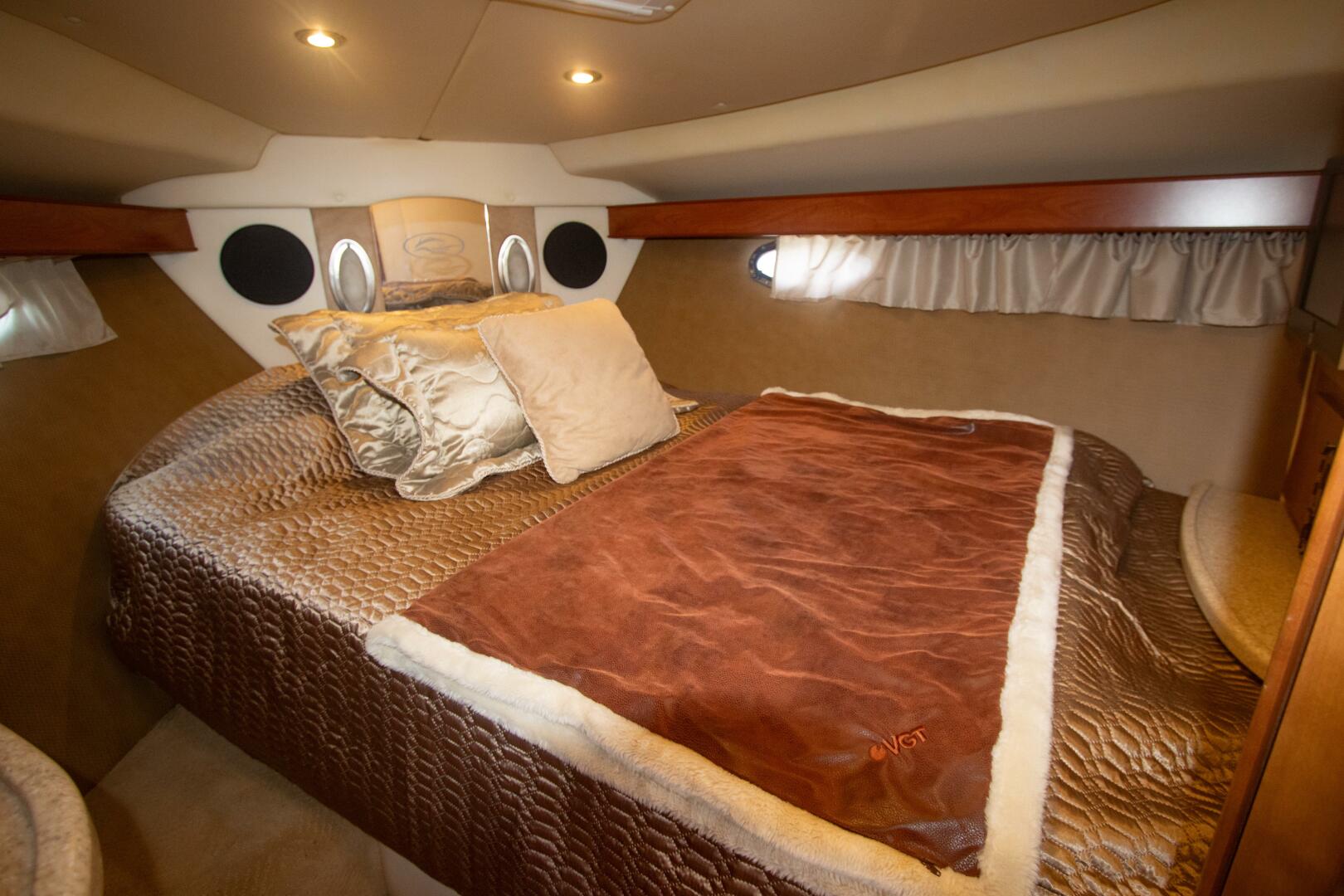 Rinker-40 Express Cruiser 2008-No Name Huntington Beach-California-United States-2008 Rinker 40 Express Cruiser-3799782 | Thumbnail