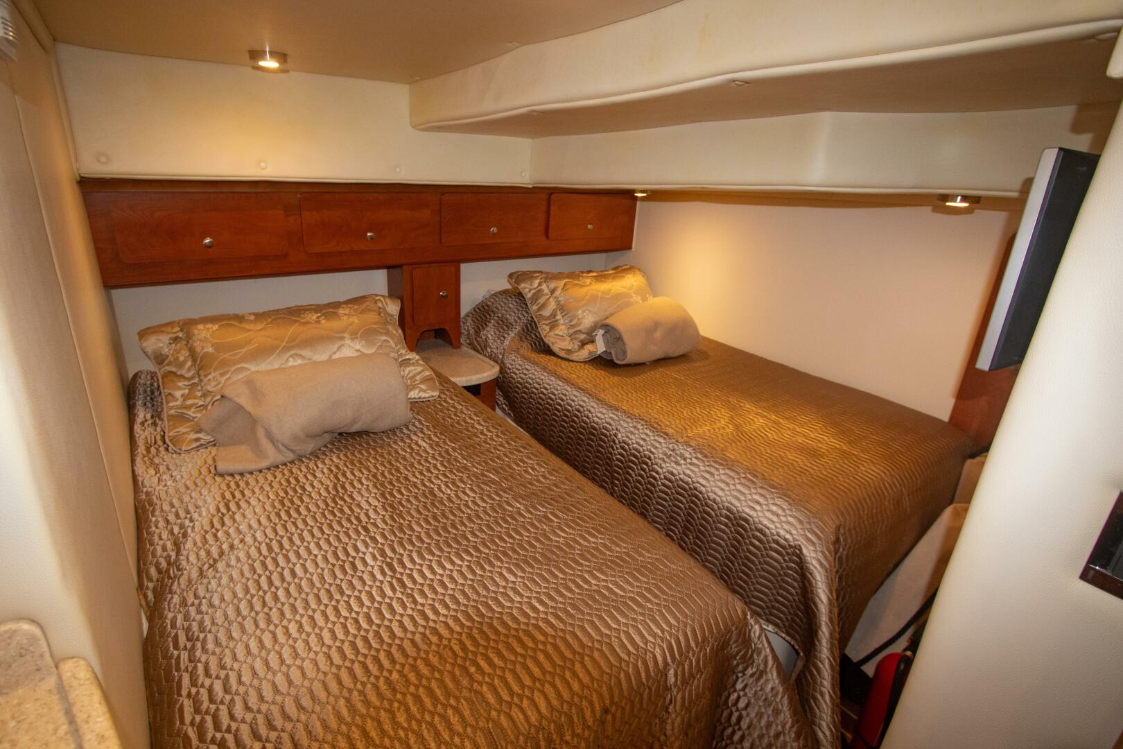 Rinker-40 Express Cruiser 2008-No Name Huntington Beach-California-United States-2008 Rinker 40 Express Cruiser-3799775 | Thumbnail