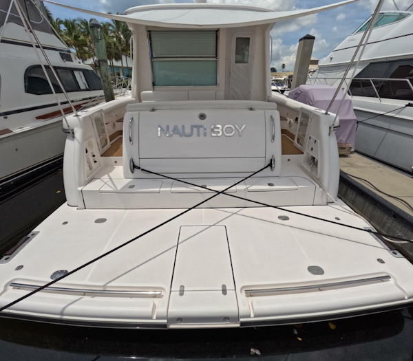 Tiara Sport-5200 Sovran Salon 2004 -Fort Lauderdale-Florida-United States-3808986