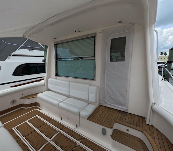 Tiara Sport-5200 Sovran Salon 2004 -Fort Lauderdale-Florida-United States-3808989