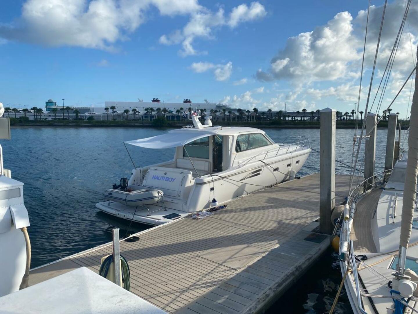 Tiara Sport-5200 Sovran Salon 2004 -Fort Lauderdale-Florida-United States-3808937 | Thumbnail