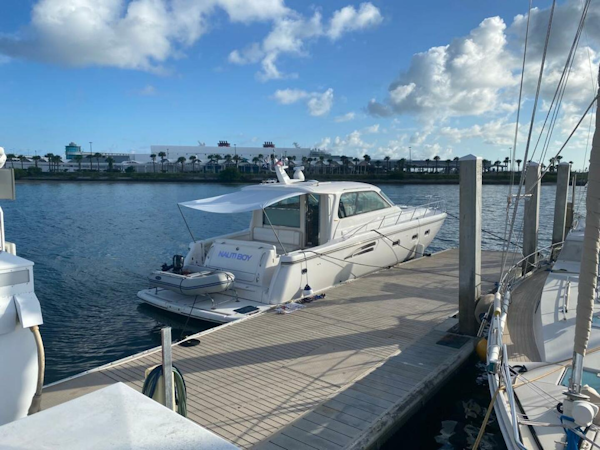 Tiara Sport-5200 Sovran Salon 2004 -Fort Lauderdale-Florida-United States-3808937