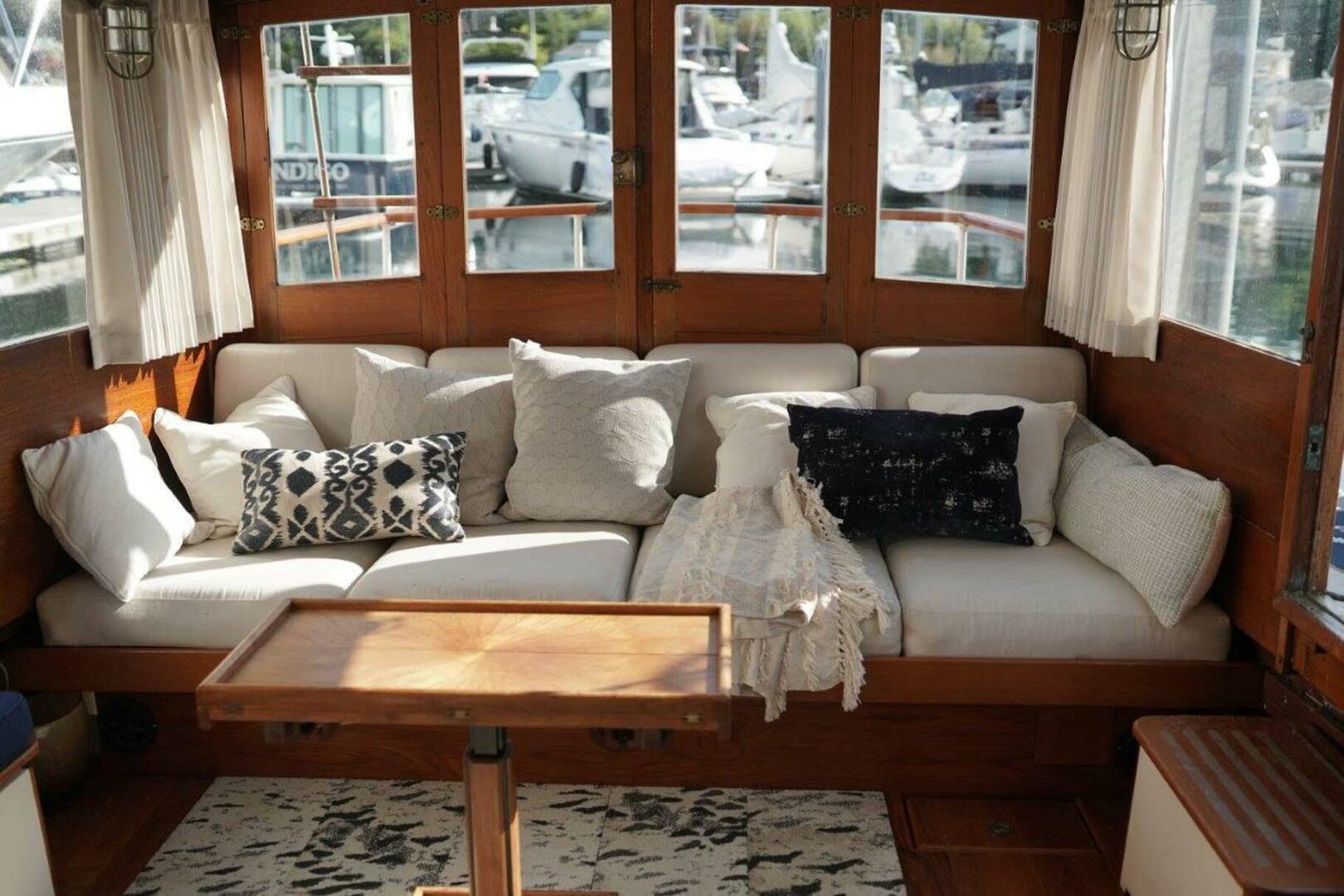 Custom-Lake Union Dry Dock & Machinery Co. Dreamboat 1929-Vagabond Bainbridge Island-Washington-United States-Salon Settee-3813392 | Thumbnail