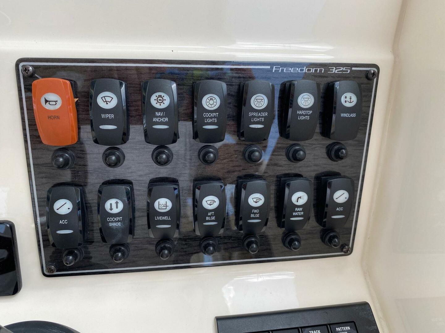 Grady-White-Freedom 325 2022-Eclipse Vero Beach-Florida-United States-3824324 | Thumbnail