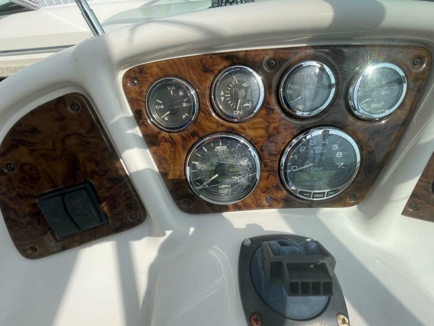 Sea Ray-240 Sundancer 2004-Seas The Day Wickford-Rhode Island-United States-Helm-3838654 | Thumbnail