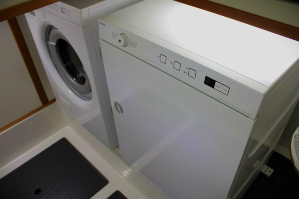 Sabre-45 Salon Express 2018-Ciel Bleu Venice-Florida-United States-Washer And Dryer In Storeroom Under Salon-3838949