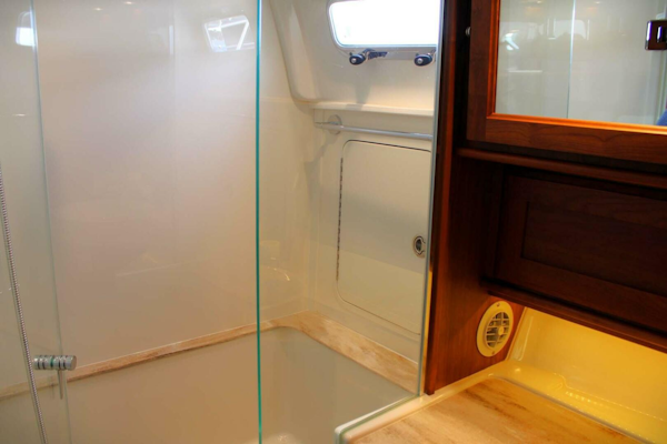 Sabre-45 Salon Express 2018-Ciel Bleu Venice-Florida-United States-Guest Head And Separate Shower-3838943