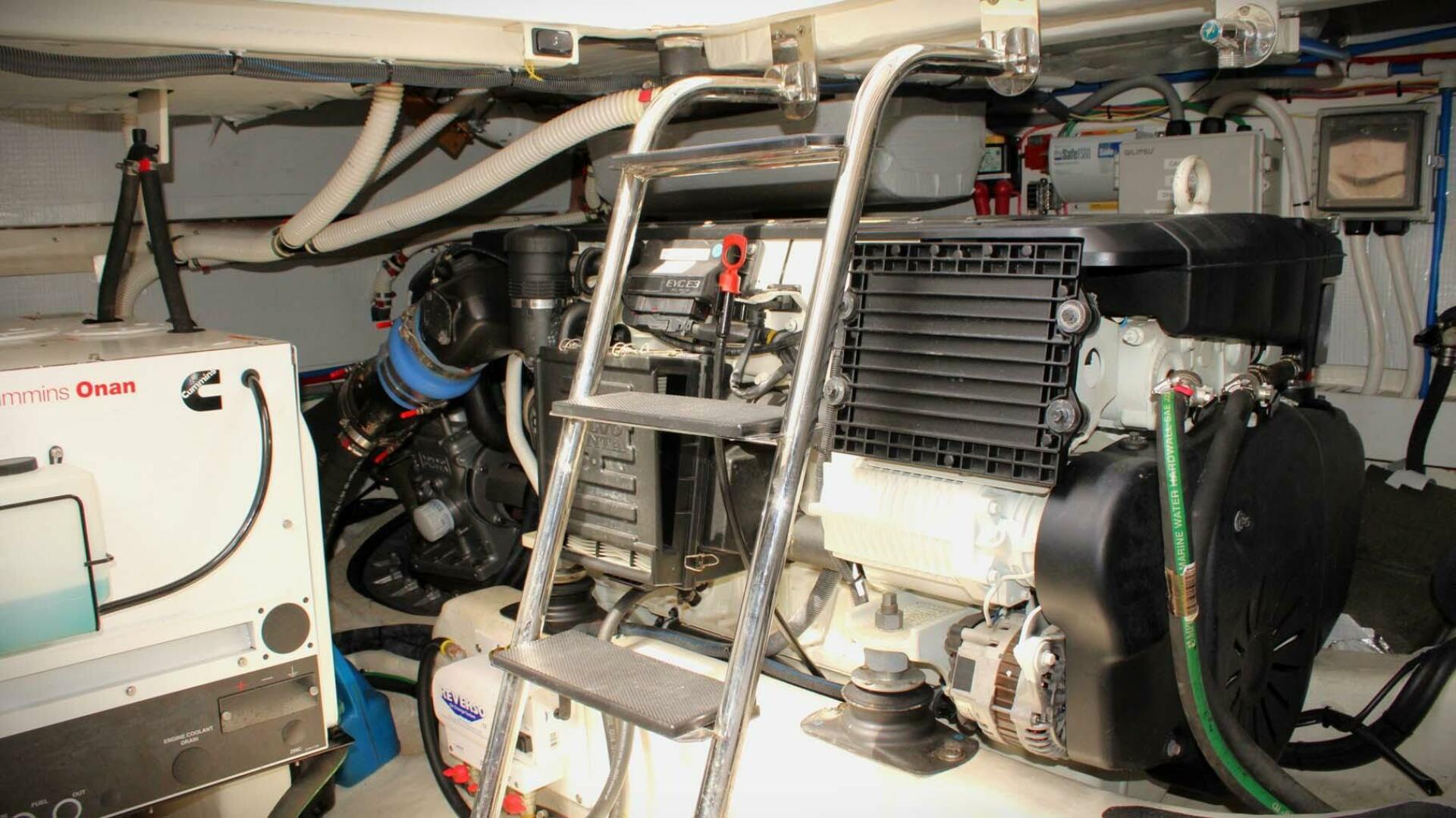 Sabre-45 Salon Express 2018-Ciel Bleu Venice-Florida-United States-Engine Room Port-3841400 | Thumbnail