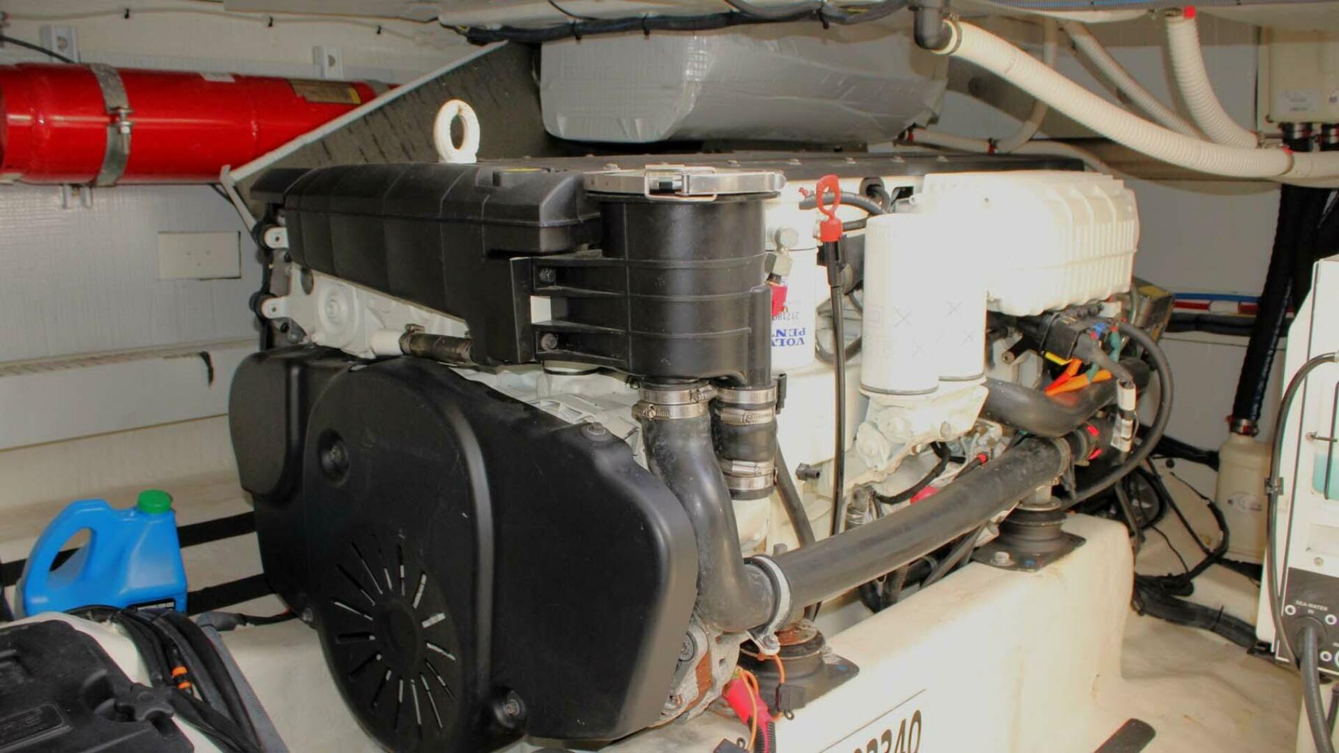 Sabre-45 Salon Express 2018-Ciel Bleu Venice-Florida-United States-Engine Room Starboard-3841401 | Thumbnail