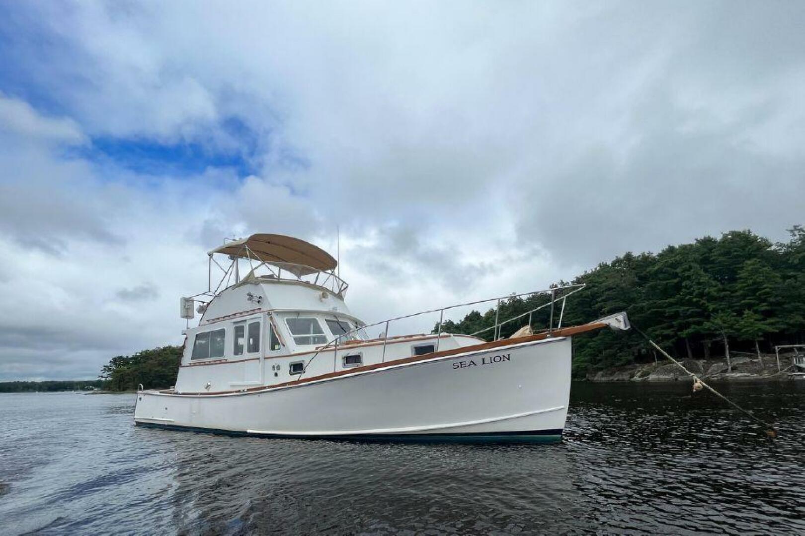 Used Holland 38' Flybridge Sedan For Sale In Maine | Sea Lion