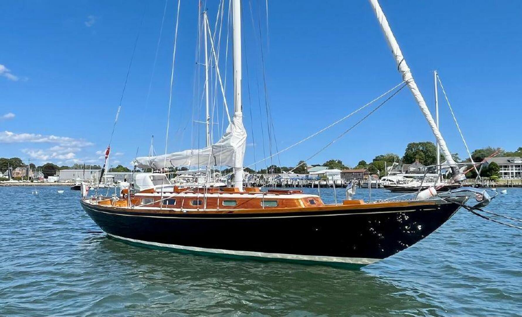 Used Alden 42' Caravelle For Sale In Connecticut | Bounding Home