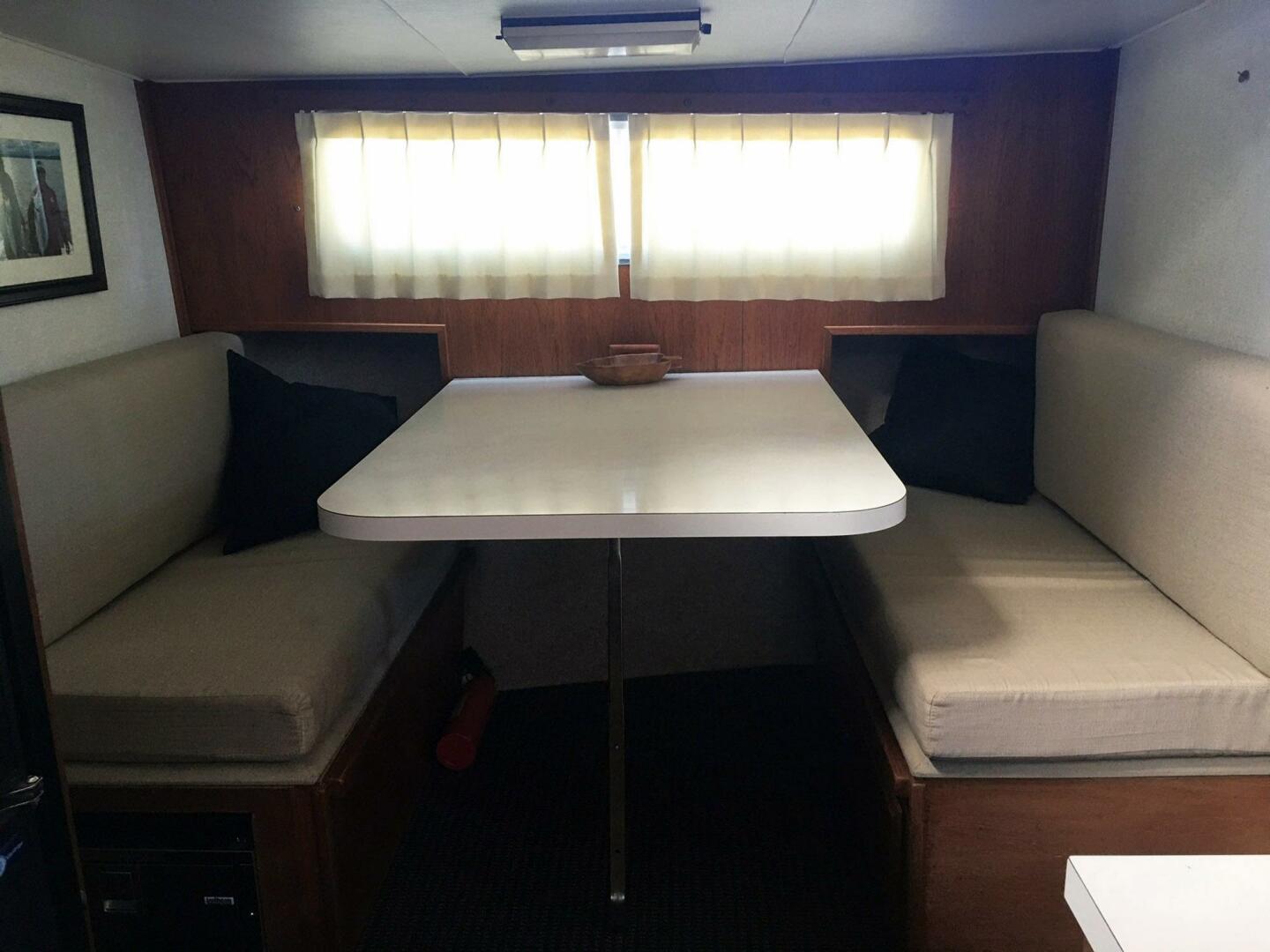 Tollycraft-48 Cockpit Motor Yacht 1977-Laurie-Ann Seattle-Washington-United States-Dinette-3872540 | Thumbnail