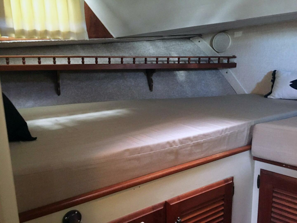 Tollycraft-48 Cockpit Motor Yacht 1977-Laurie-Ann Seattle-Washington-United States-Port V-Berth Bunk-3872549