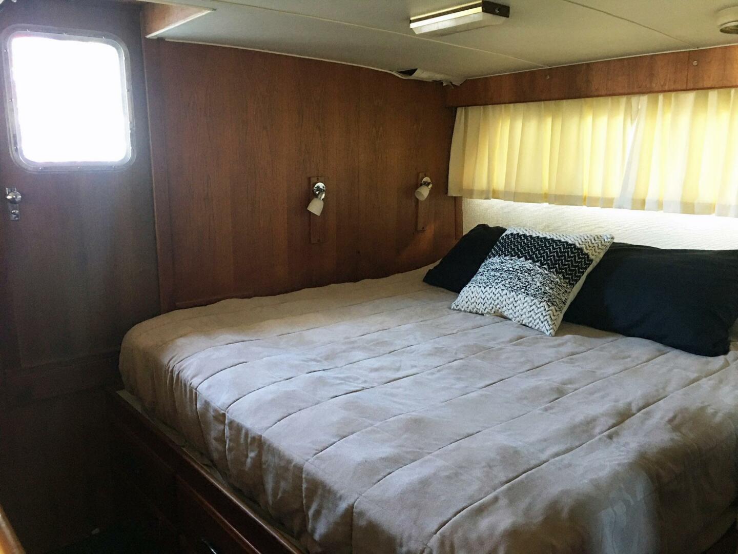 Tollycraft-48 Cockpit Motor Yacht 1977-Laurie-Ann Seattle-Washington-United States-Master Bed-3872544 | Thumbnail