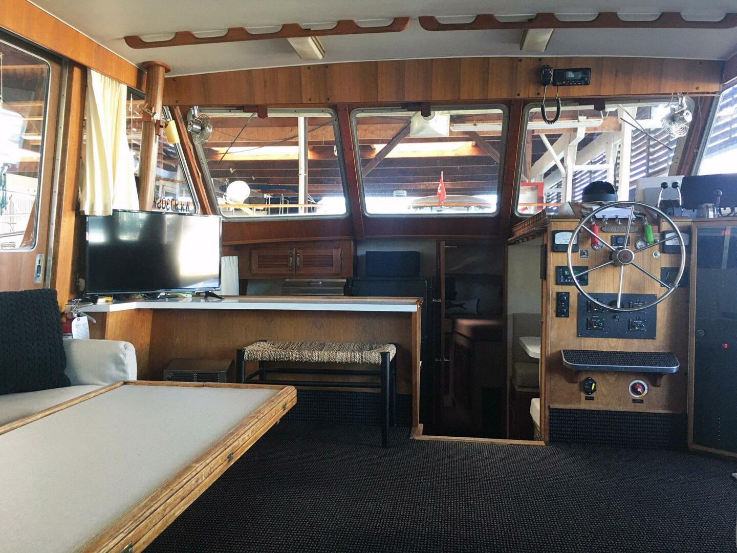 Tollycraft-48 Cockpit Motor Yacht 1977-Laurie-Ann Seattle-Washington-United States-Main Salon Looking Forward-3872529 | Thumbnail