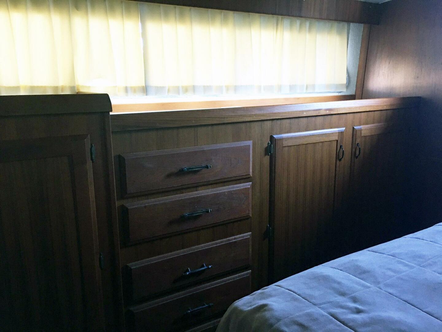 Tollycraft-48 Cockpit Motor Yacht 1977-Laurie-Ann Seattle-Washington-United States-Aft Cabin Starboard-3872561 | Thumbnail