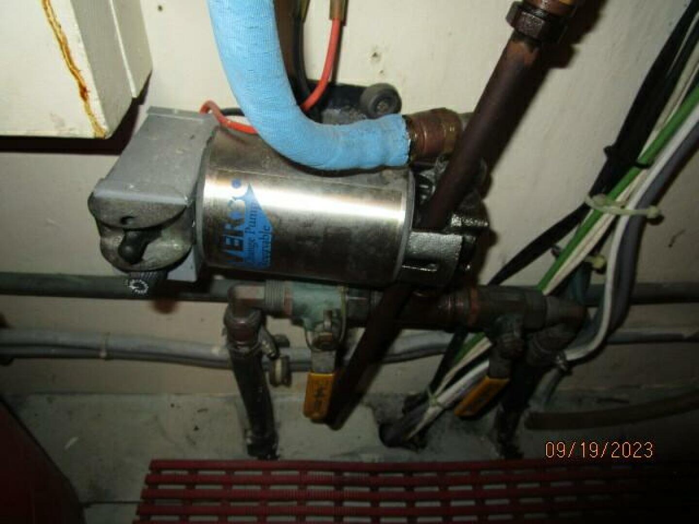Hatteras-63 CPMY 1986-WOLO Jacksonville-Florida-United States-63 Hatteras oil change system-3904587 | Thumbnail