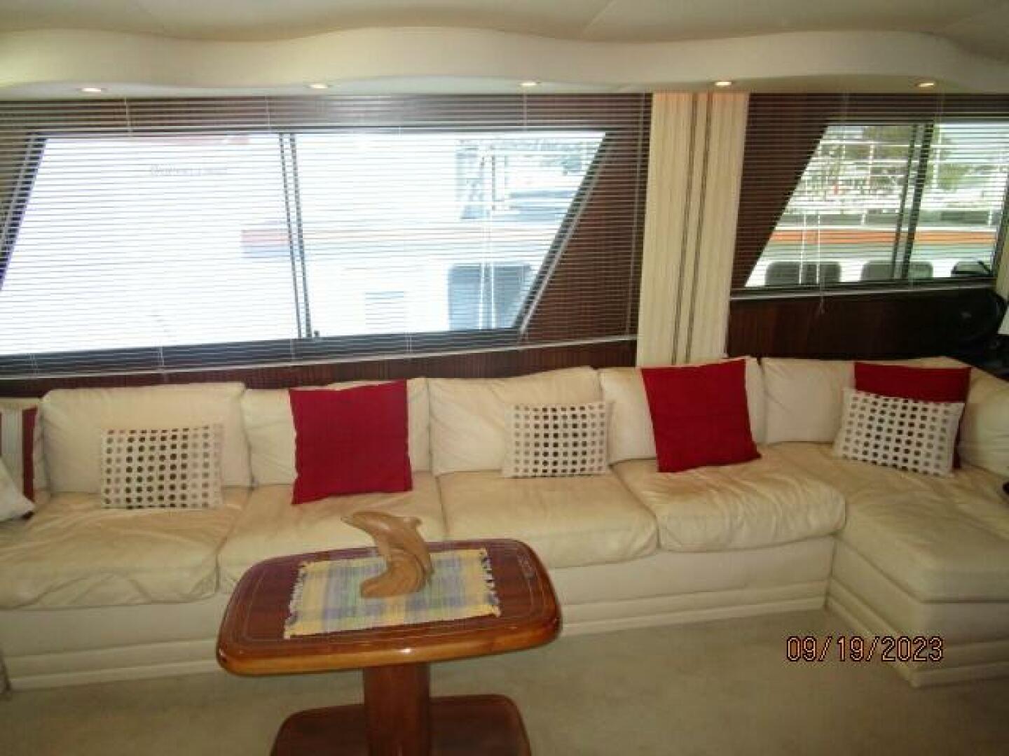 Hatteras-63 CPMY 1986-WOLO Jacksonville-Florida-United States-63 Hatteras salon port-3904613 | Thumbnail