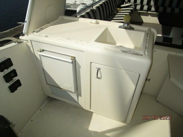 Hatteras-63 CPMY 1986-WOLO Jacksonville-Florida-United States-63 Hatteras flybridge wetbar-3904563