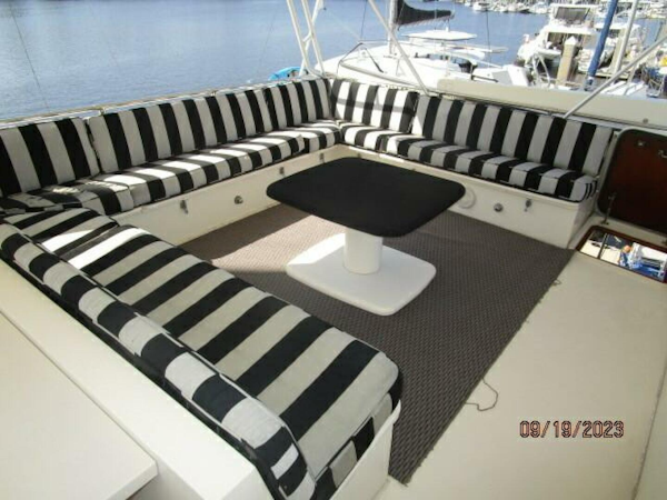 Hatteras-63 CPMY 1986-WOLO Jacksonville-Florida-United States-63 Hatteras flybridge seating-3904560