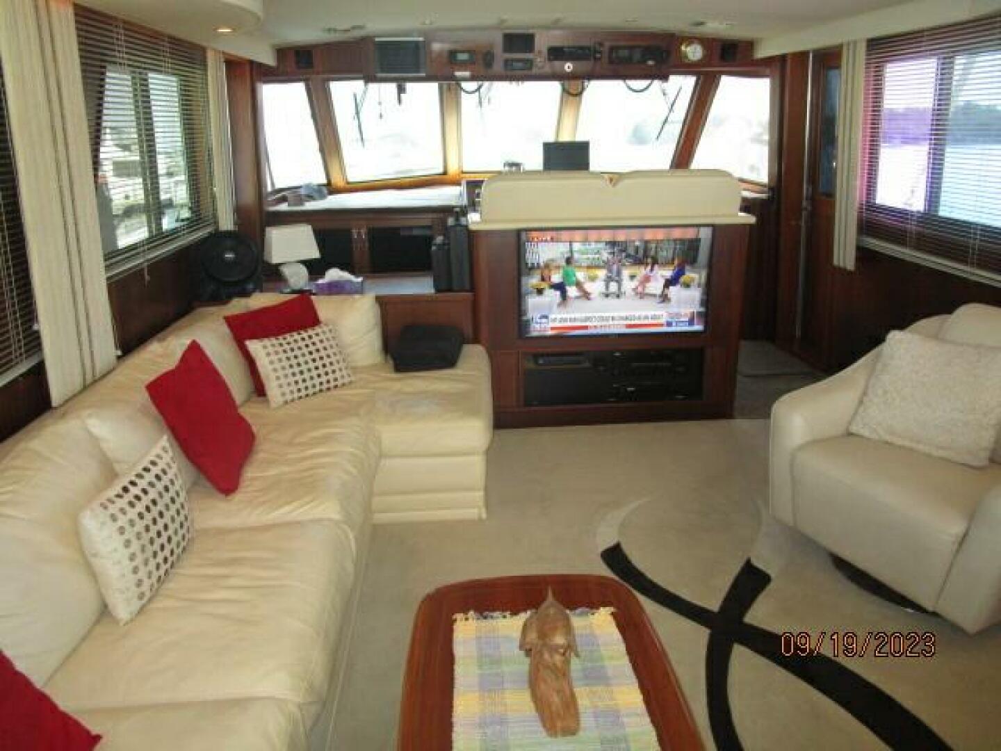 Hatteras-63 CPMY 1986-WOLO Jacksonville-Florida-United States-63 Hatteras salon forward-3904612 | Thumbnail