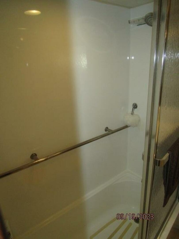 Hatteras-63 CPMY 1986-WOLO Jacksonville-Florida-United States-63 Hatteras master stateroom tub-shower-3904581