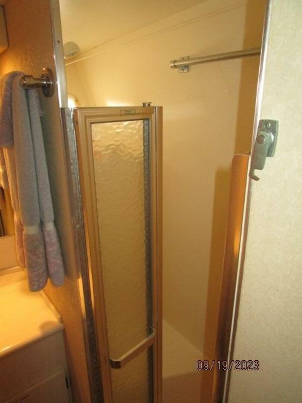 Hatteras-63 CPMY 1986-WOLO Jacksonville-Florida-United States-63 Hatteras forward stateroom shower-3904570