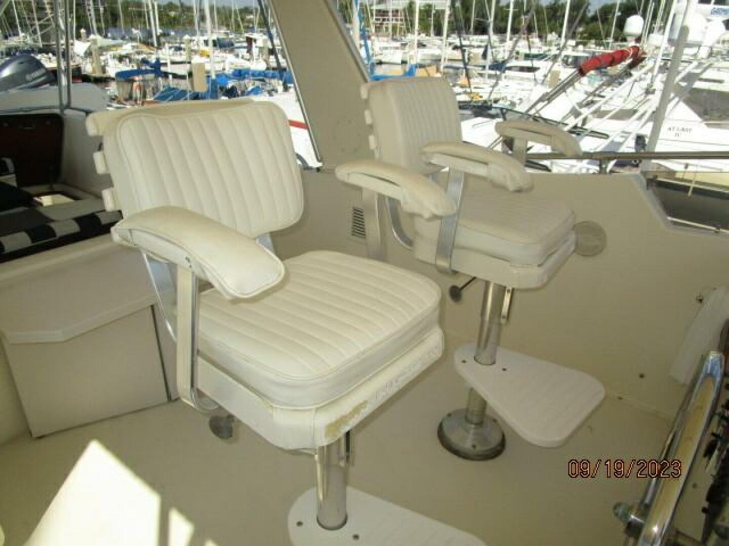 Hatteras-63 CPMY 1986-WOLO Jacksonville-Florida-United States-63 Hatteras flybridge helmseats-3904558 | Thumbnail