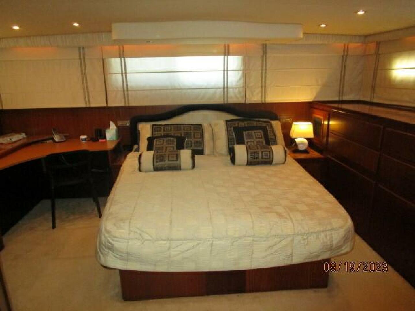 Hatteras-63 CPMY 1986-WOLO Jacksonville-Florida-United States-63 Hatteras master stateroom-3904582 | Thumbnail