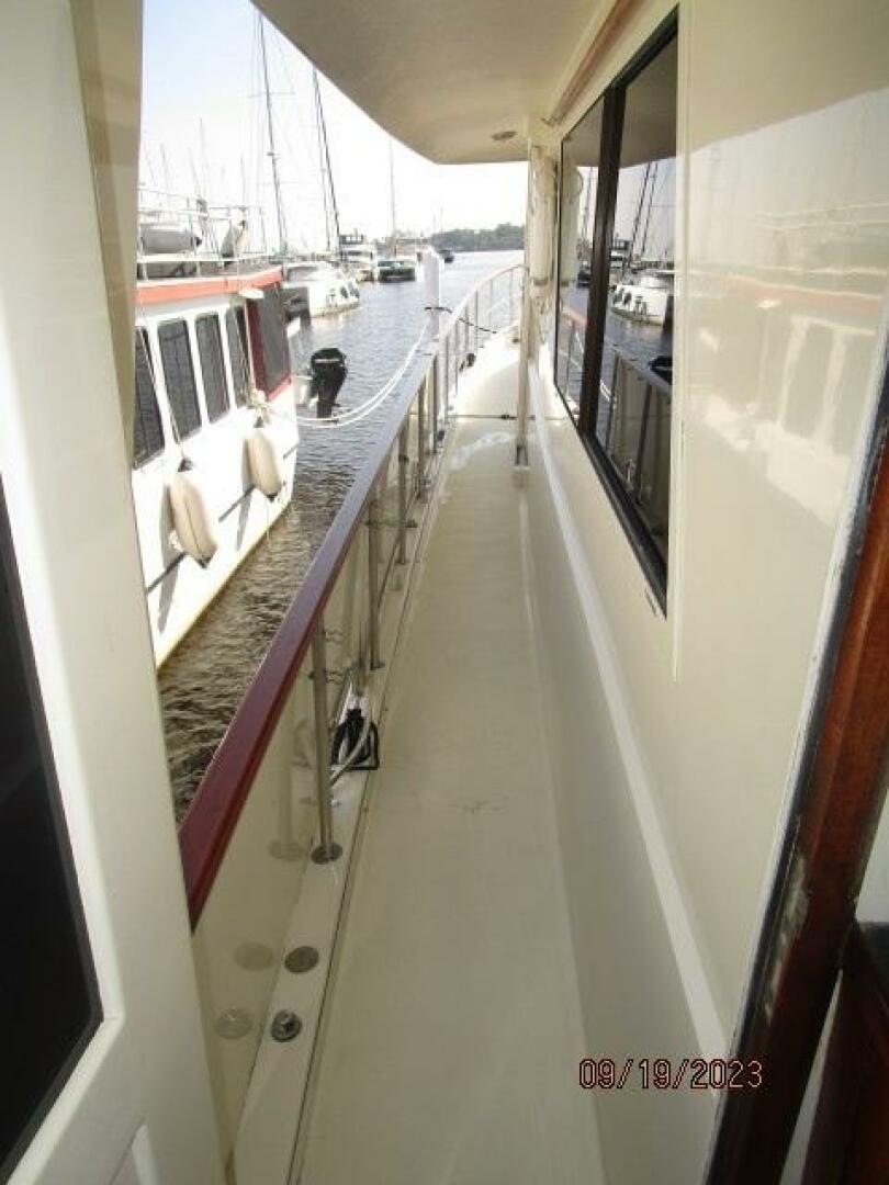 Hatteras-63 CPMY 1986-WOLO Jacksonville-Florida-United States-63 Hatteras port side deck2-3904609 | Thumbnail