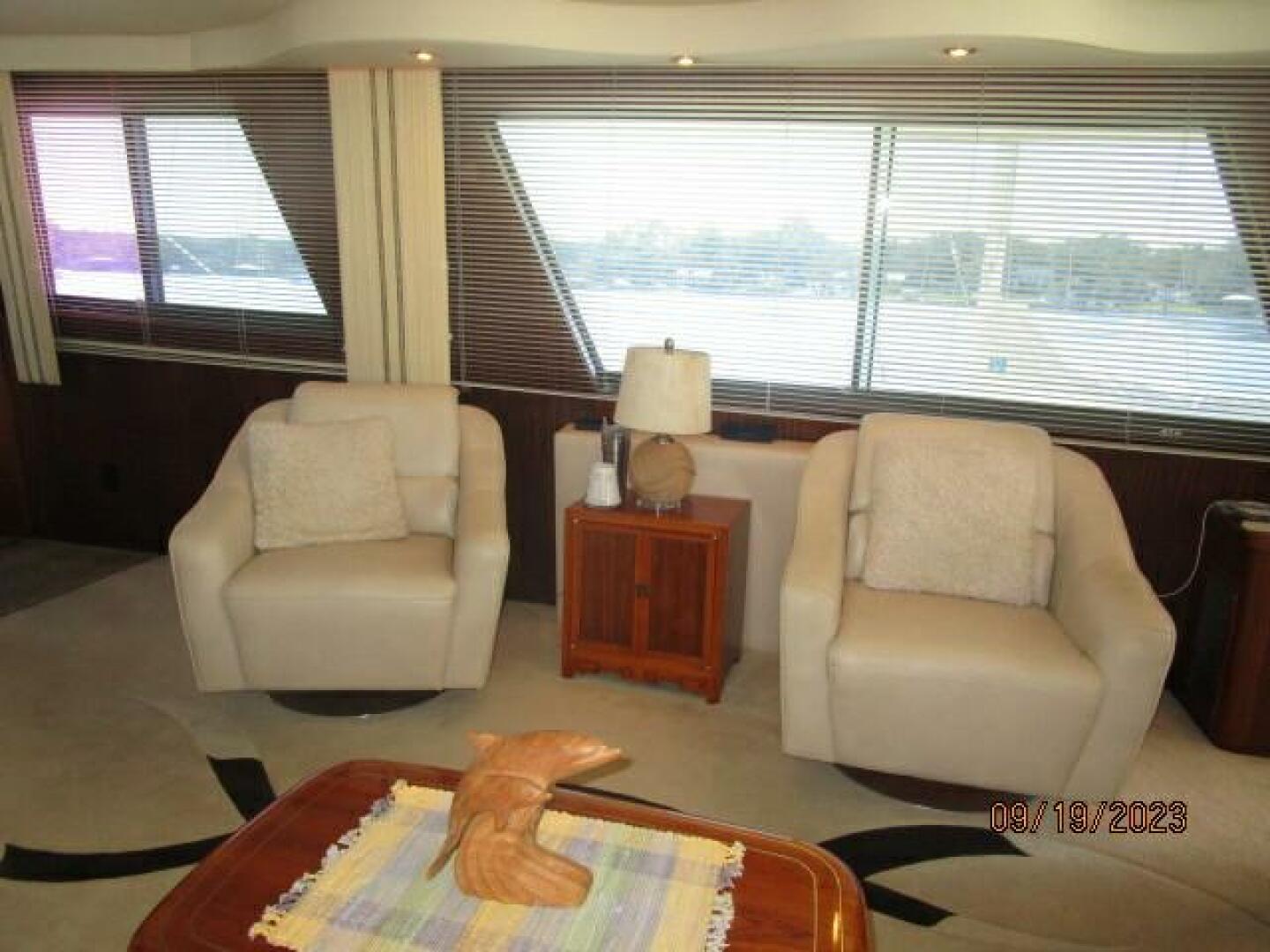 Hatteras-63 CPMY 1986-WOLO Jacksonville-Florida-United States-63 Hatteras salon starboard-3904615 | Thumbnail