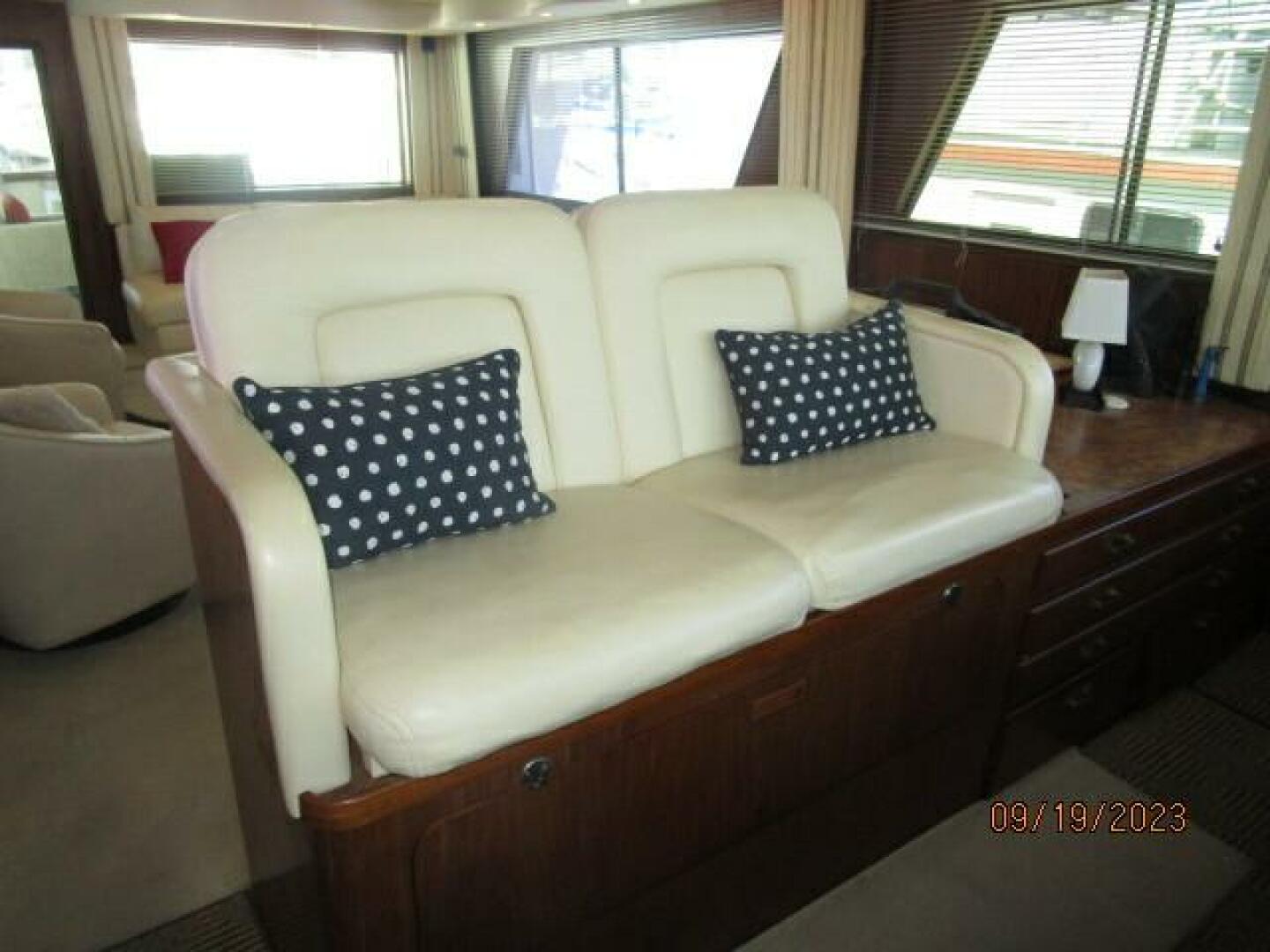 Hatteras-63 CPMY 1986-WOLO Jacksonville-Florida-United States-63 Hatteras lower helm benchseat-3904592 | Thumbnail