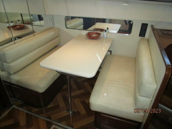 Hatteras-63 CPMY 1986-WOLO Jacksonville-Florida-United States-63 Hatteras dinette-3904571